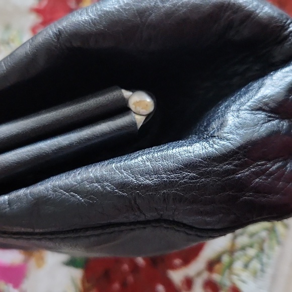 Miu Miu Black Leather Kisslock Purse - Picture 8 of 8